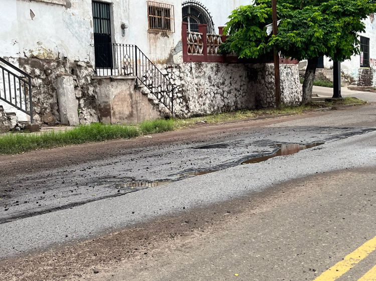 Guaymas: asegura director de Obra Pública gran avance en bacheo