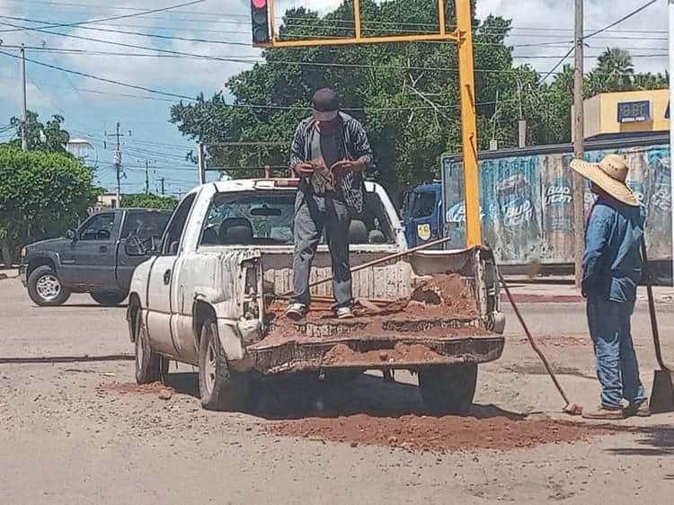 Reclaman huatabampenses mal uso de recursos en bacheo