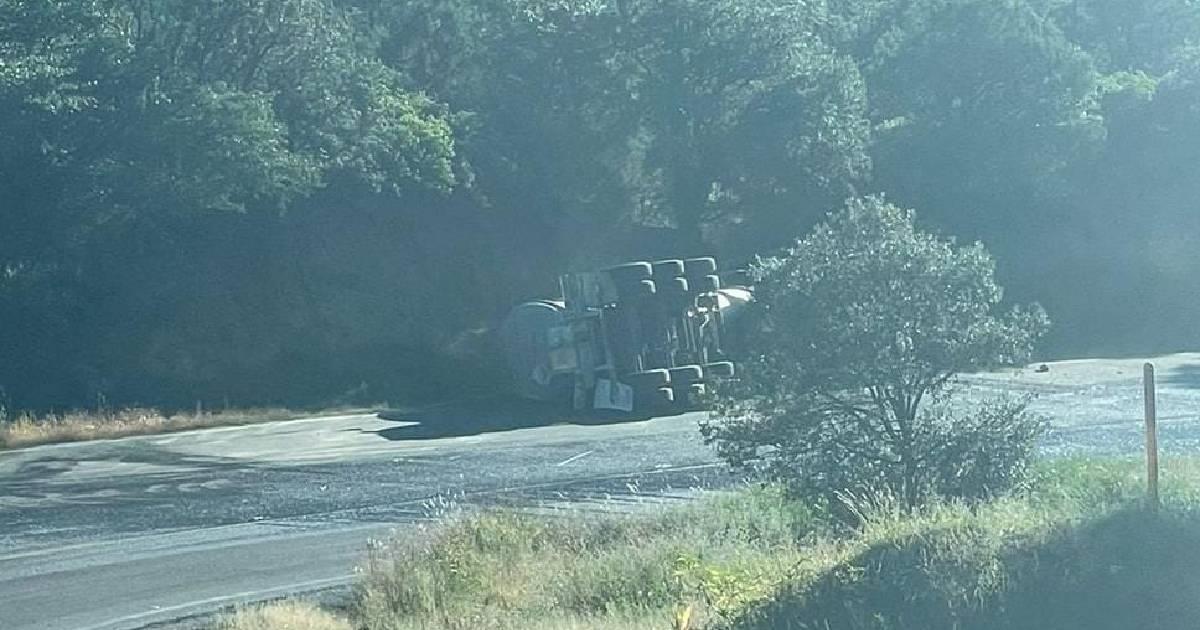 Cierran la carretera Ímuris-Cananea por derrame de ácido nítrico