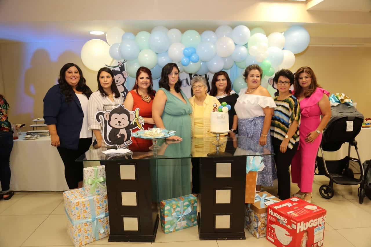 Karen Aimee recibe hermoso Baby Shower