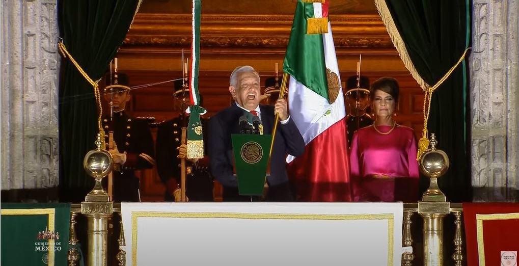 Da López Obrador Grito por 212 años de Independencia