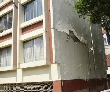 Acordonan edificios por daños tras sismo