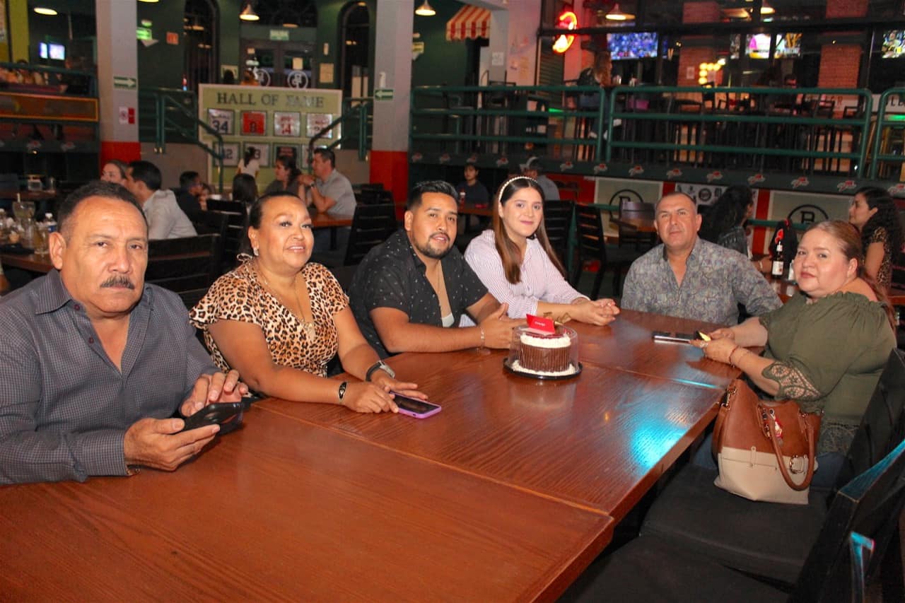 Se reúnen aficionados al box en Ballpark Hermosillo