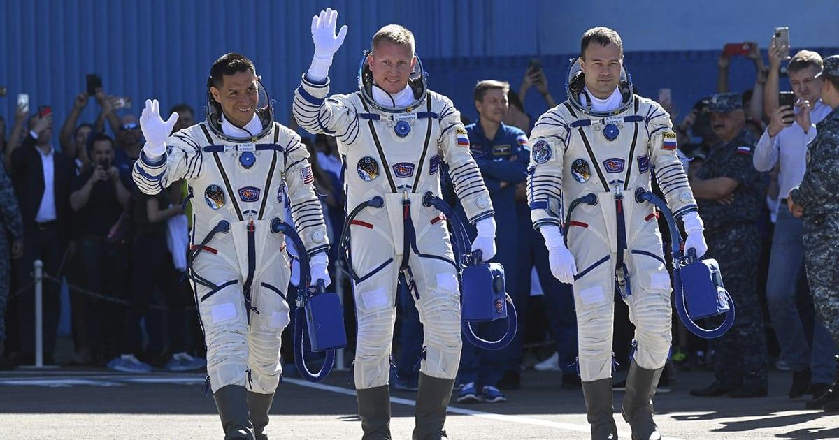Despega el primer astronauta salvadoreño hacia el espacio