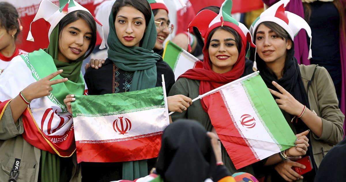 Protestan mujeres iraníes tras muerte de joven