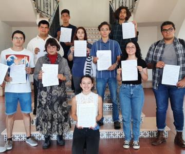 Alumnos de la Unison entregan firmas para eliminar EGEL