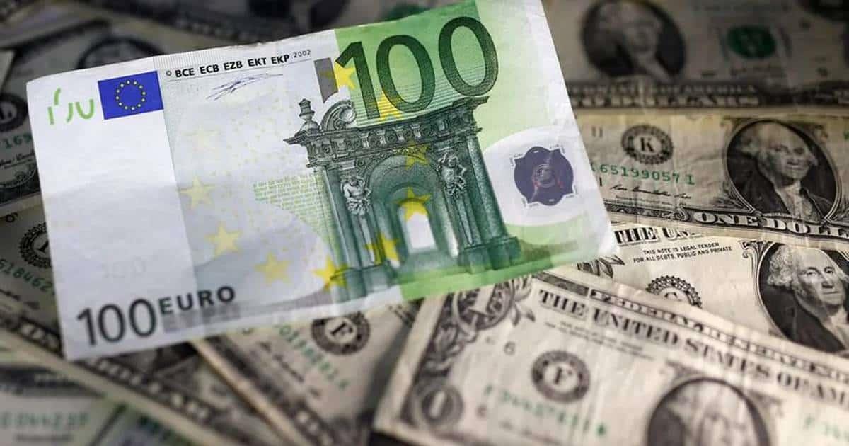 Precio de euro disminuye y el dólar se mantiene