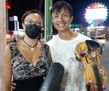 Acompañados de un violín, recorren México para cumplir sus sueños