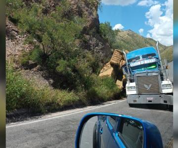 ¡Otro accidente! Camión de carga pierde carga en tramo Ímuris-Cananea