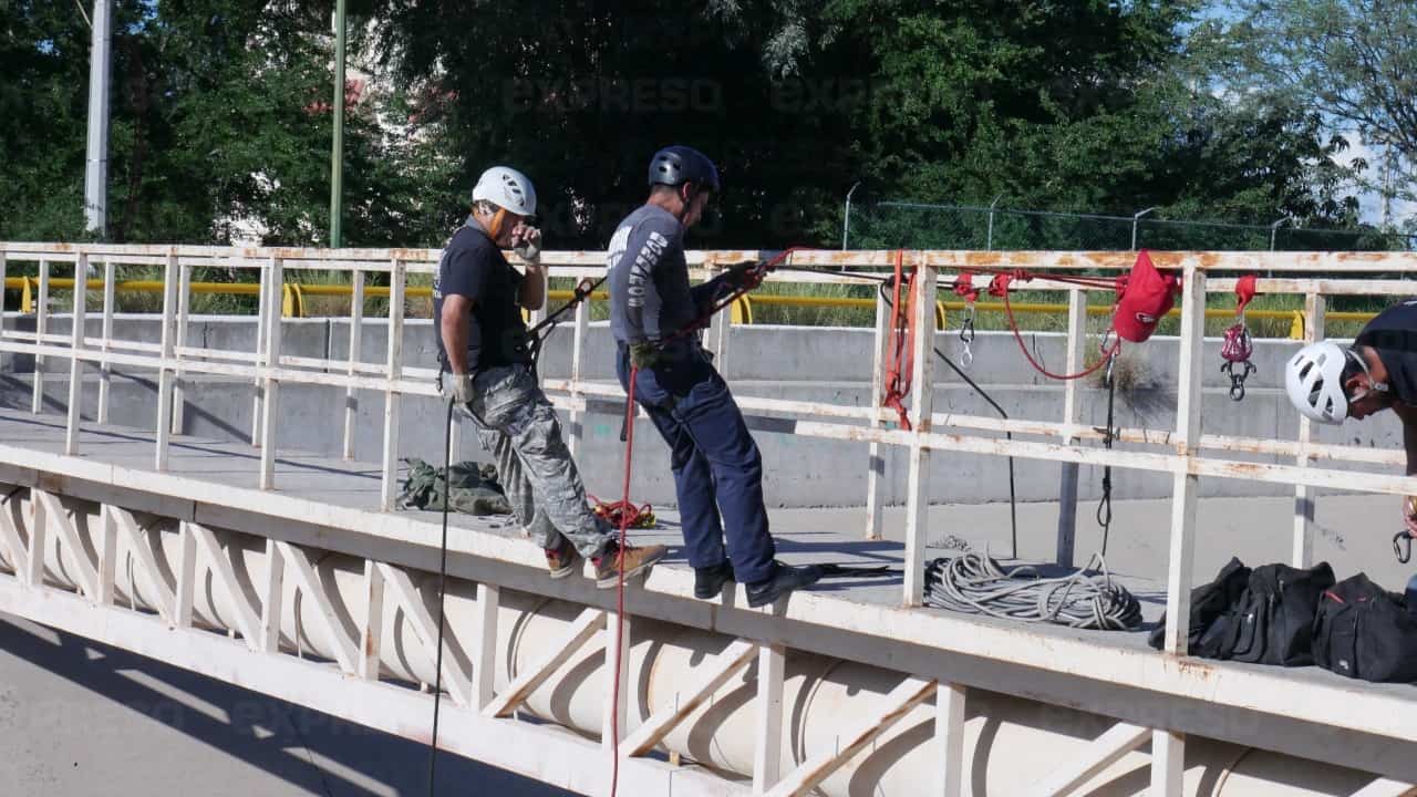 Hermosillenses viven la adrenalina del rapel en capacitaciones