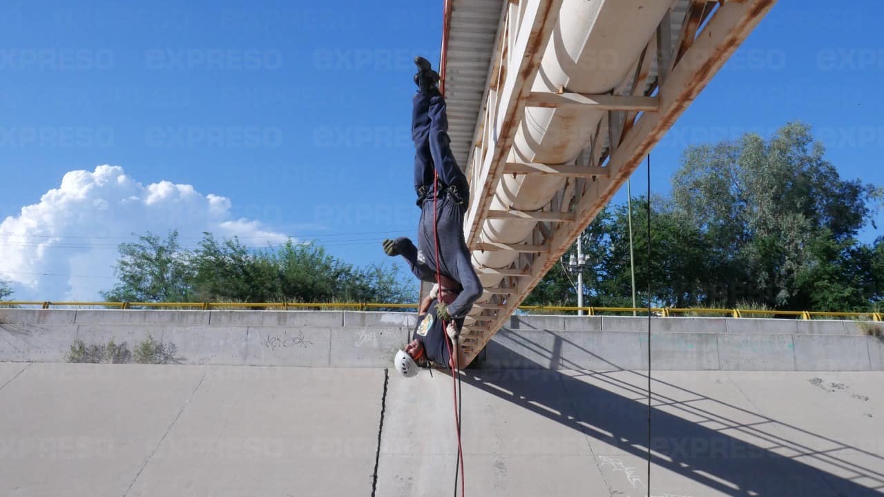 Hermosillenses viven la adrenalina del rapel en capacitaciones