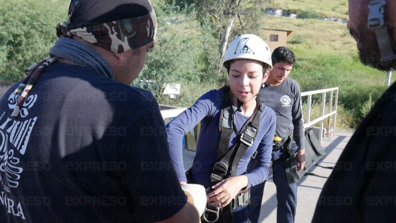 Hermosillenses viven la adrenalina del rapel en capacitaciones