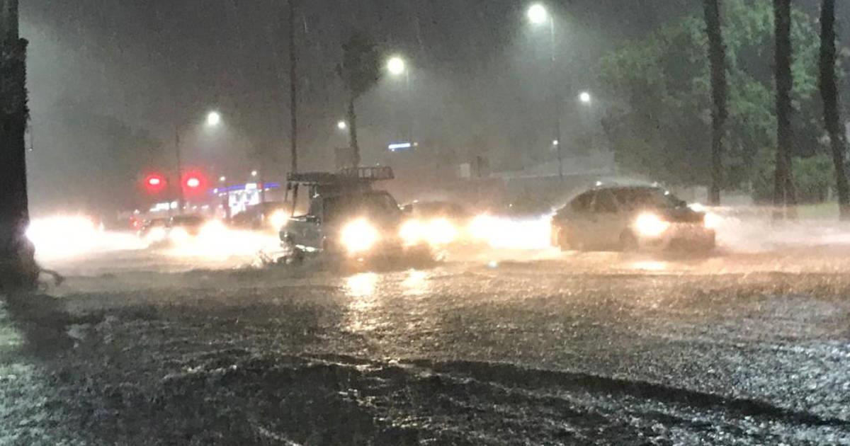 Lluvia y granizo en Hermosillo genera caos en minutos