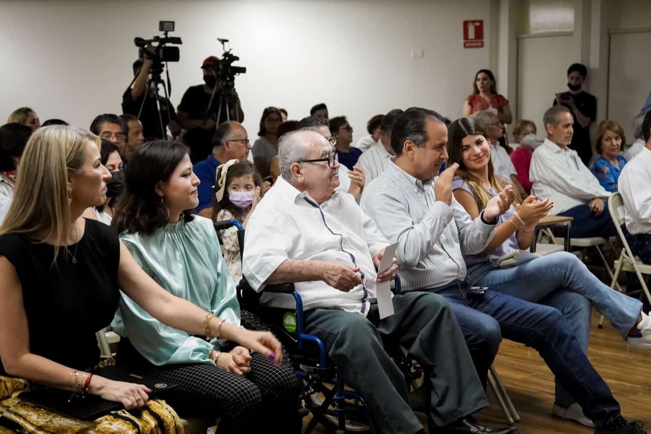 Celebran trayectoria de Memo Moreno