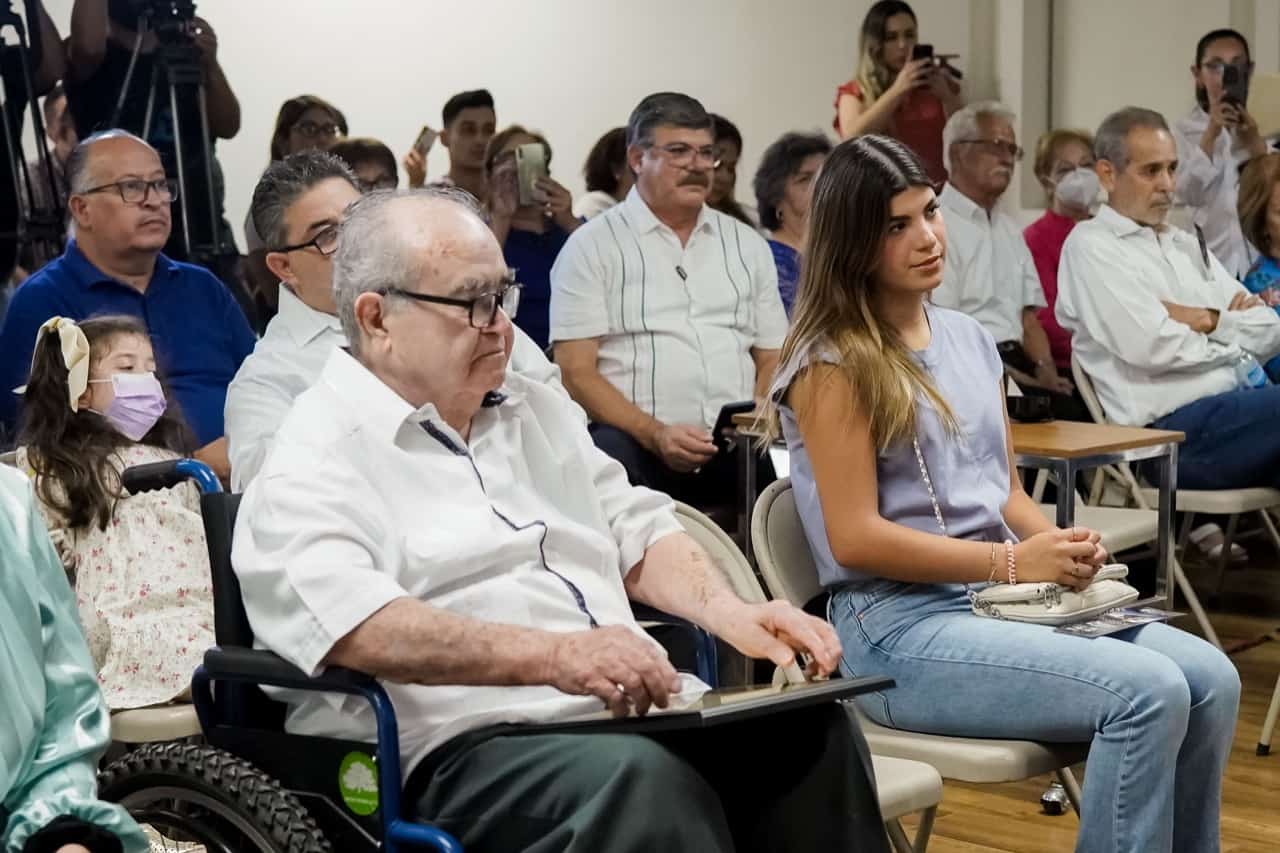 Celebran trayectoria de Memo Moreno