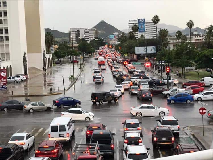 Lluvia sorprende este viernes a Hermosillo; recuento de daños