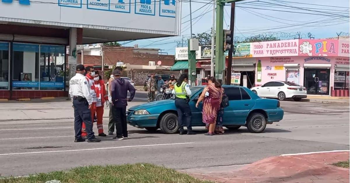 Motociclista sufre accidente al norte de Hermosillo; termina en el hospital