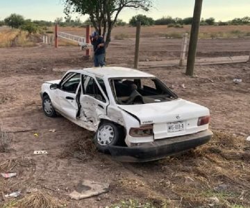 Aparatoso choque en la carretera Hermosillo-Kino deja 2 personas graves