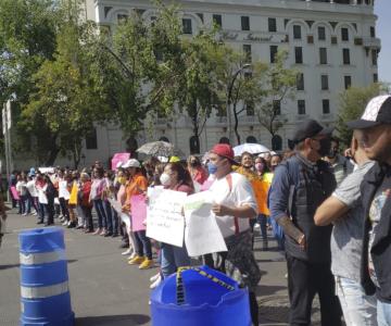 Bloquean sindicalizados lateral de la Avenida Reforma en CDMX