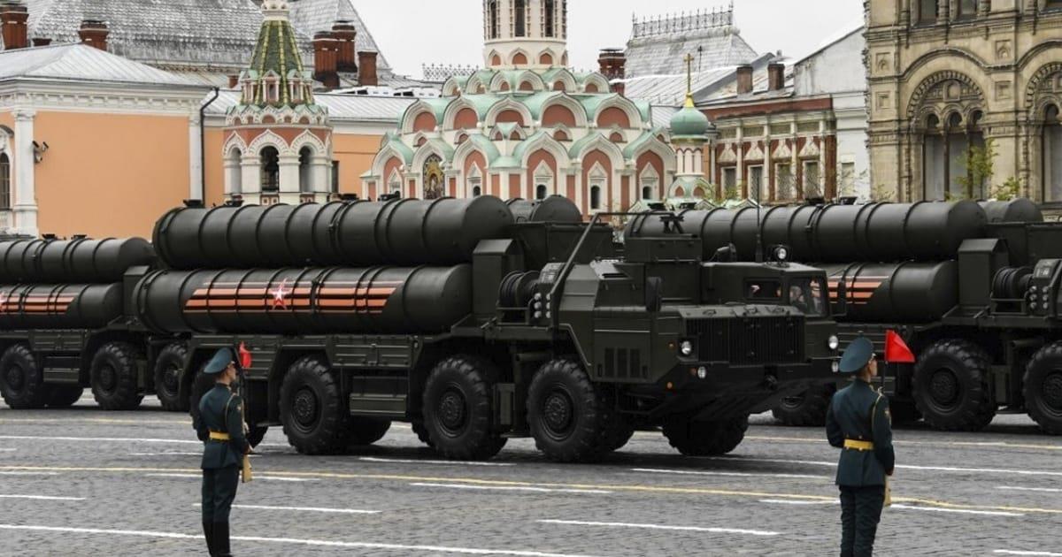 Envía Putin tren militar nuclear a la frontera con Ucrania