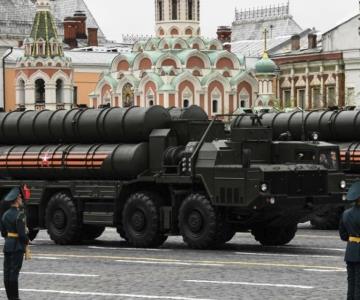 Envía Putin tren militar nuclear a la frontera con Ucrania