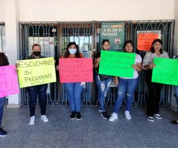 Docentes indígenas bloquean oficinas de la SEC en Navojoa