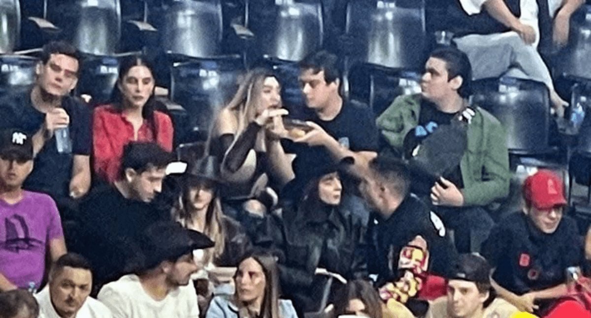 Captan a jugadores de Chivas en concierto de Christian Nodal