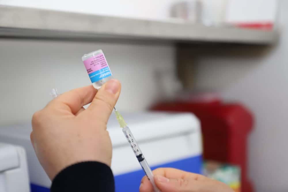 ¿Quiénes deben aplicarse la vacuna contra la influenza?