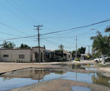Colapso de drenaje provoca fuga en avenida Contreras