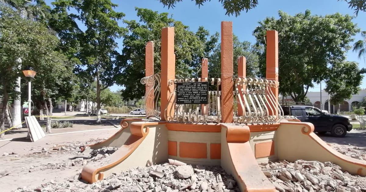 Derrumban Kiosco histórico de la plaza Juarez