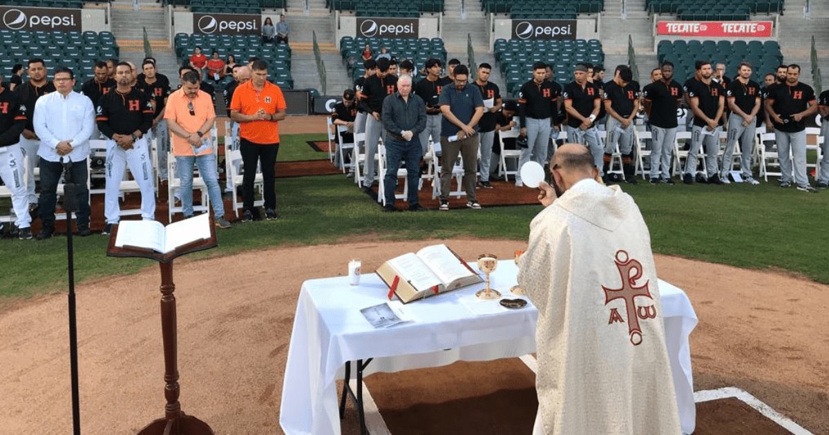 Ofrecen misa en Estadio Sonora por una buena temporada para Naranjeros