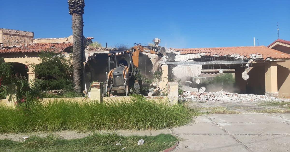 Hermosillo: derrumban casa abandonada en la Centenario