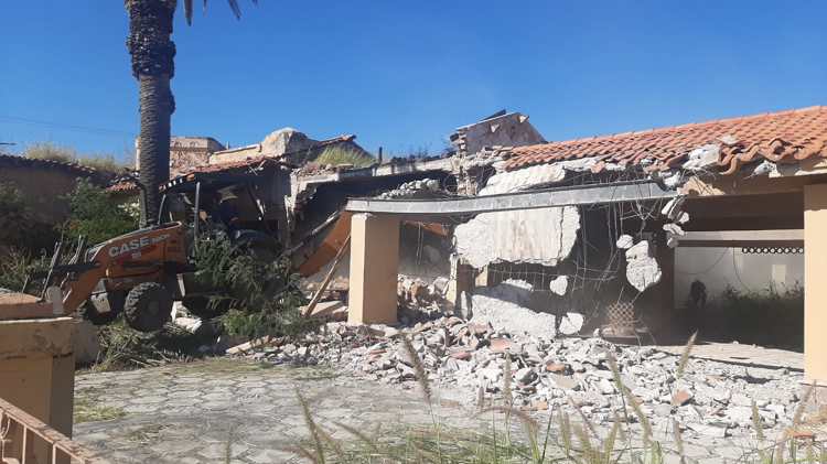 Derrumban casa abandonada en colonia Centenario tras reportes de vecinos