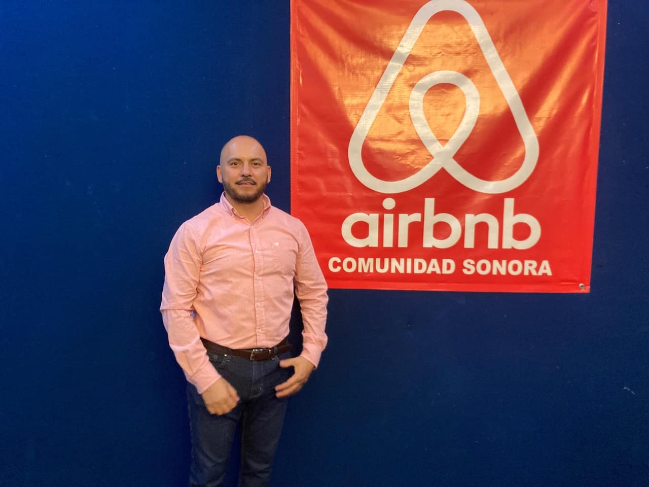 Celebran reunión informativa anfitriones de Airbnb