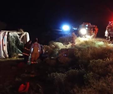 Vuelca autobus en carretera Sonoyta-Caborca; confirman muerte de 2 menores