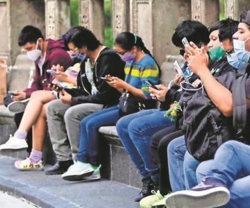 Mexicanos gastan más de 4 mil pesos en la compra de su celular