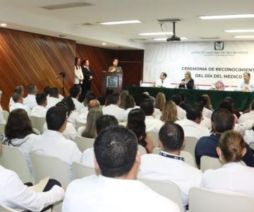 IMSS Sonora destaca labor de los médicos en su día