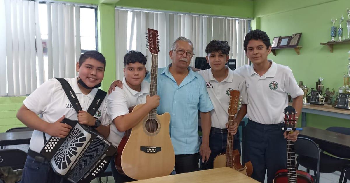 Los de la 6: jóvenes talento se unen para tocar y cantar música regional