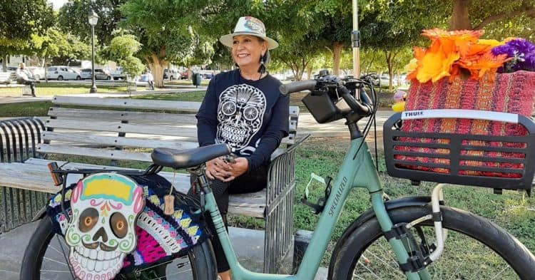 Mujeres en Bici HMO invita a rodada de catrinas