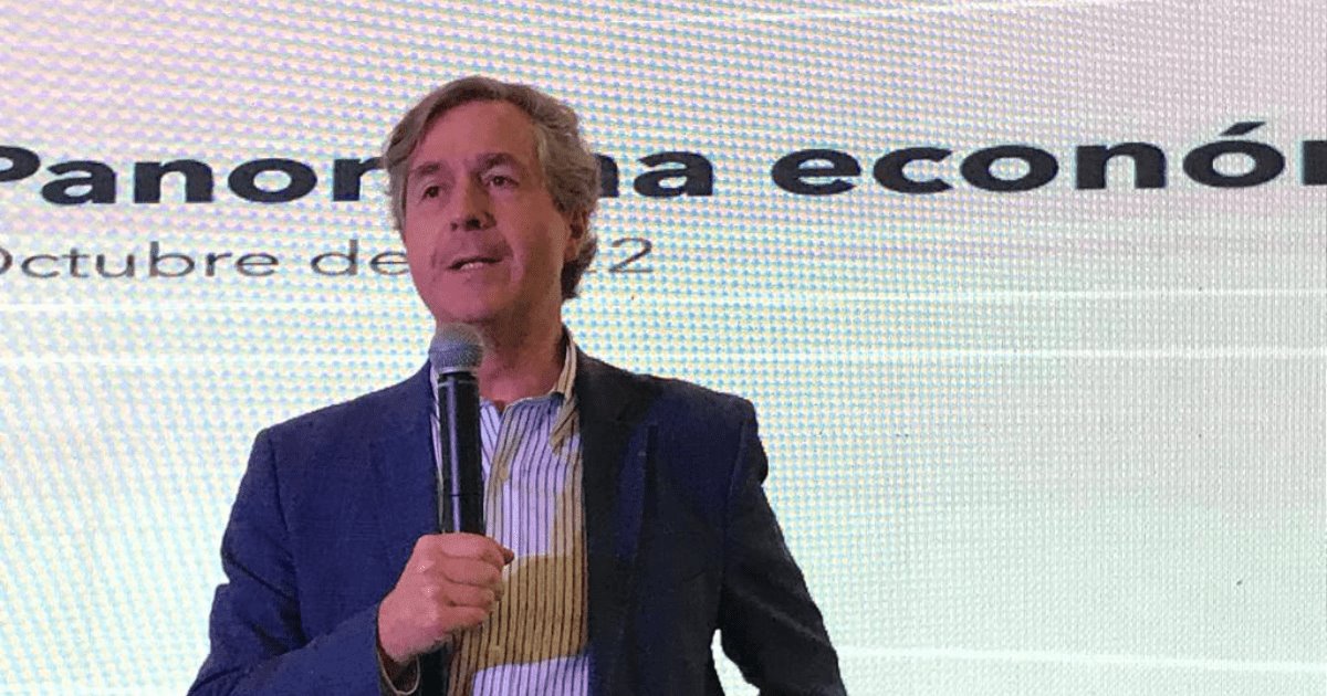 Luis de la Calle presenta su conferencia en el Foro Empresarial 15