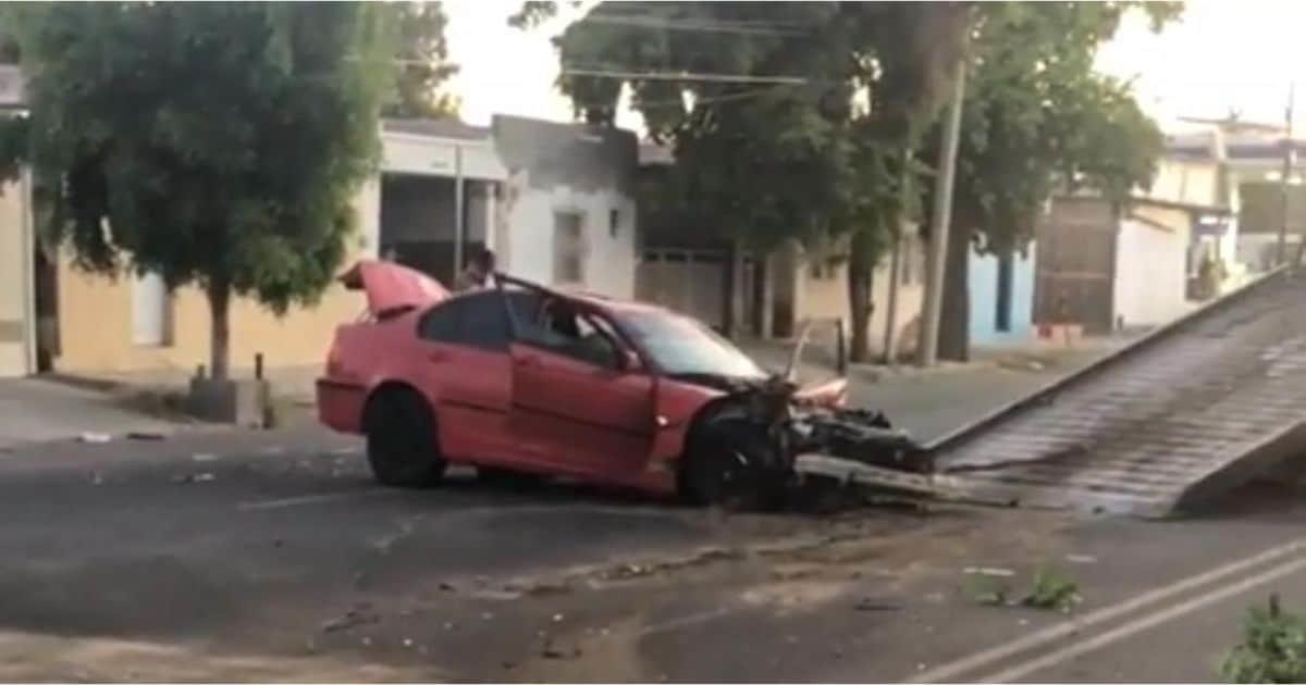 Auto se estrella contra expendio en la Olivares; hay un lesionado