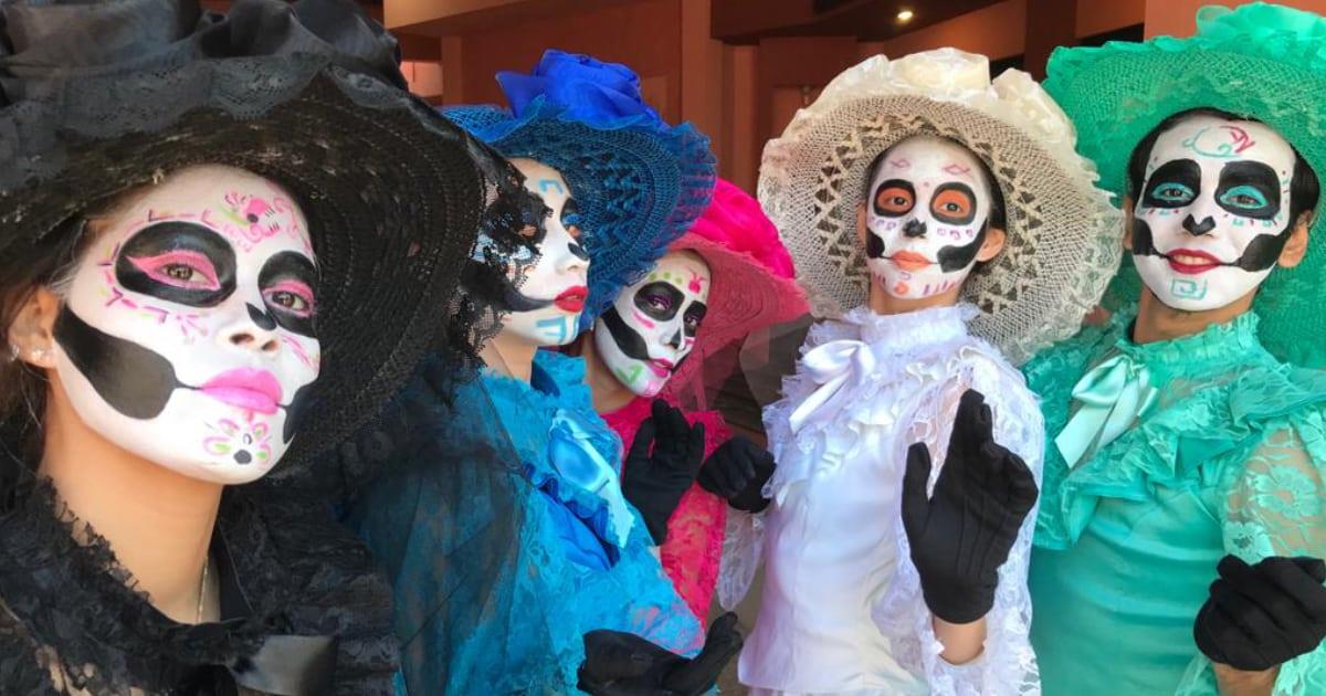 Alumnos de Bellas Artes realizan tradicional procesión de Día de Muertos