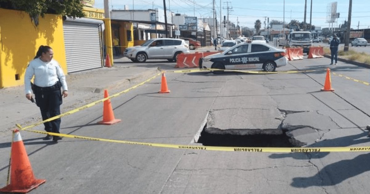 Agua de Hermosillo atiende colapso en el bulevar Salazar