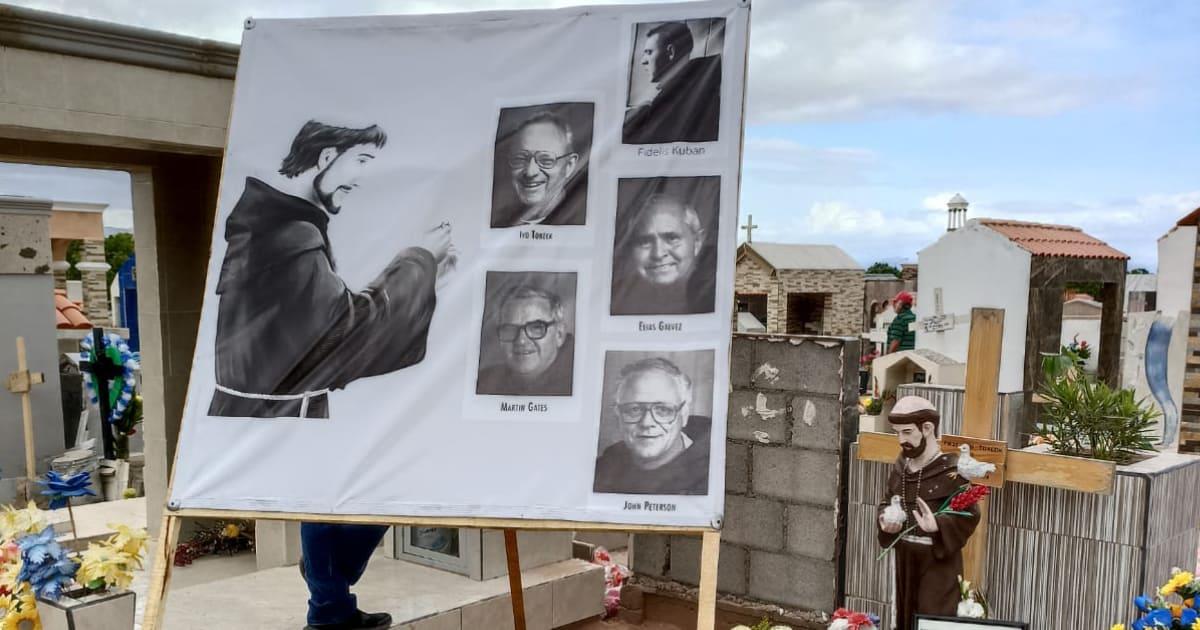 Frailes franciscanos son recordados en Guaymas este Día de Muertos