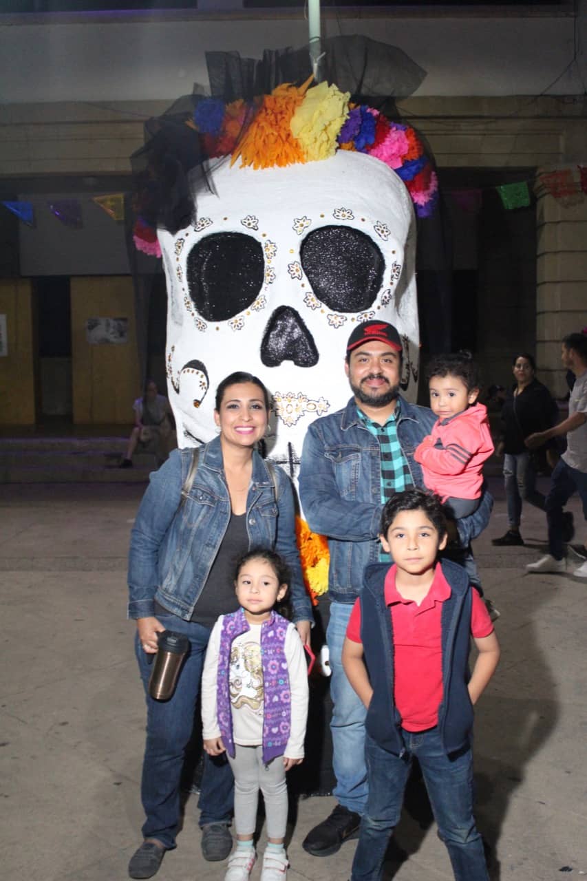 Disfrutan del IV Festival Tradicional de Día de Muertos