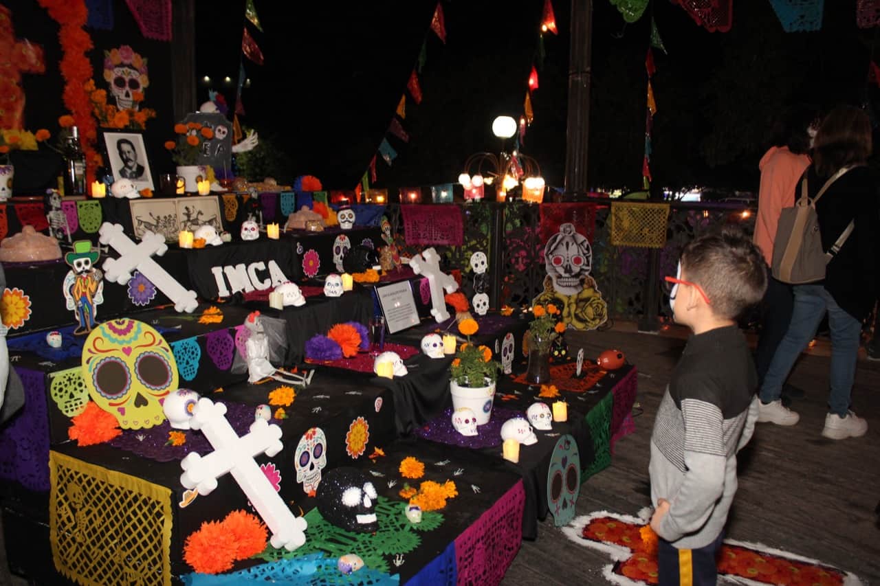 Disfrutan del IV Festival Tradicional de Día de Muertos