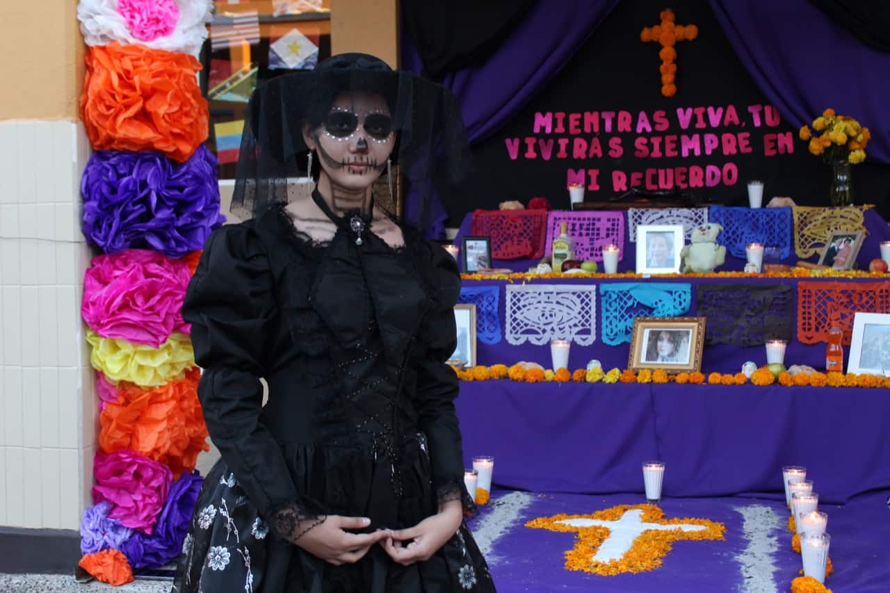 Festeja Colegio Lux el Día de Muertos