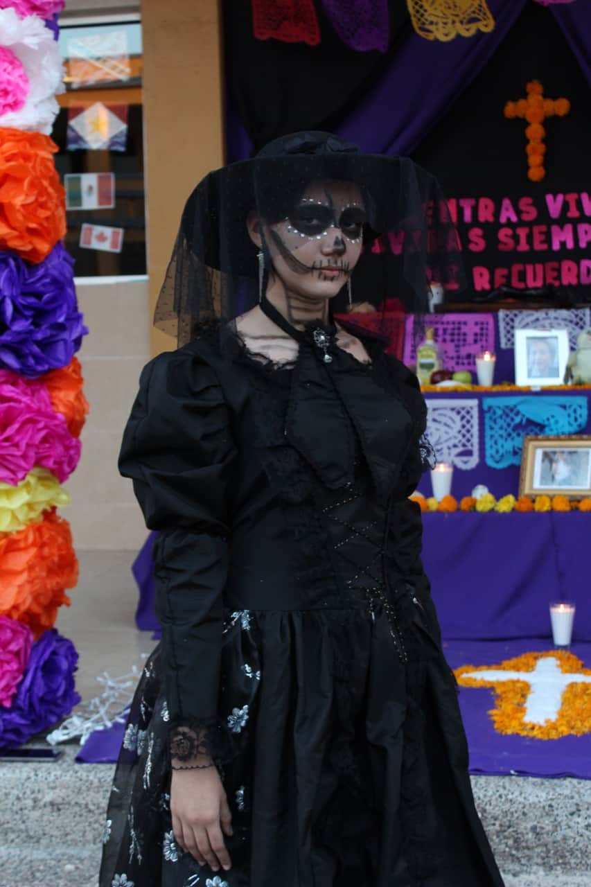 Festeja Colegio Lux el Día de Muertos