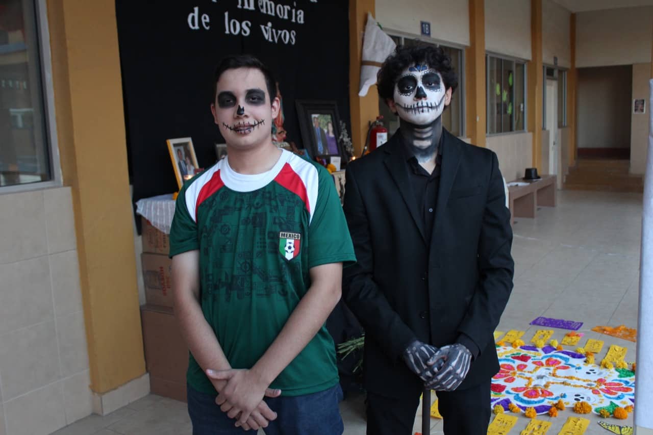 Festeja Colegio Lux el Día de Muertos