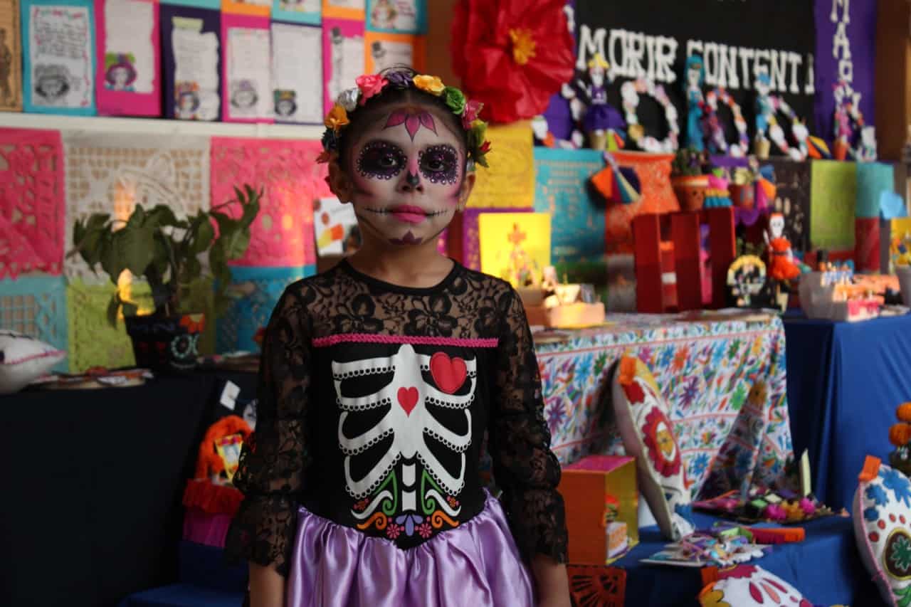 Festeja Colegio Lux el Día de Muertos